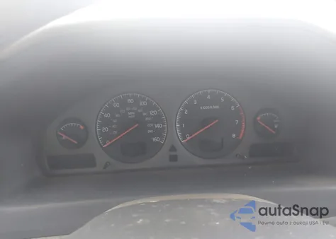 2002 Volvo V70 2.4 z USA, uszkodzony, nr VIN YV1SW61R822235240